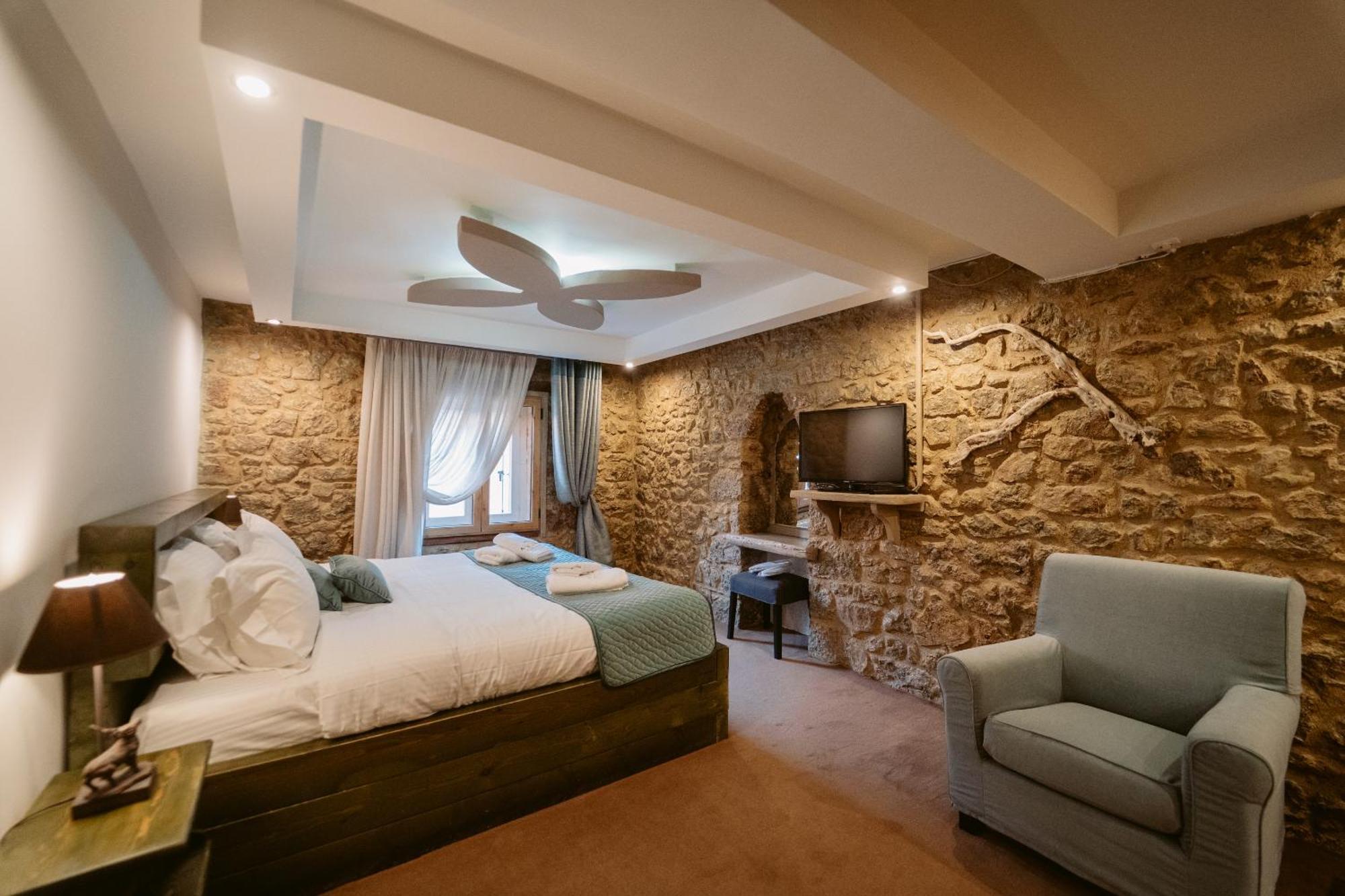 Afanos Guesthouse Arachova Quarto foto