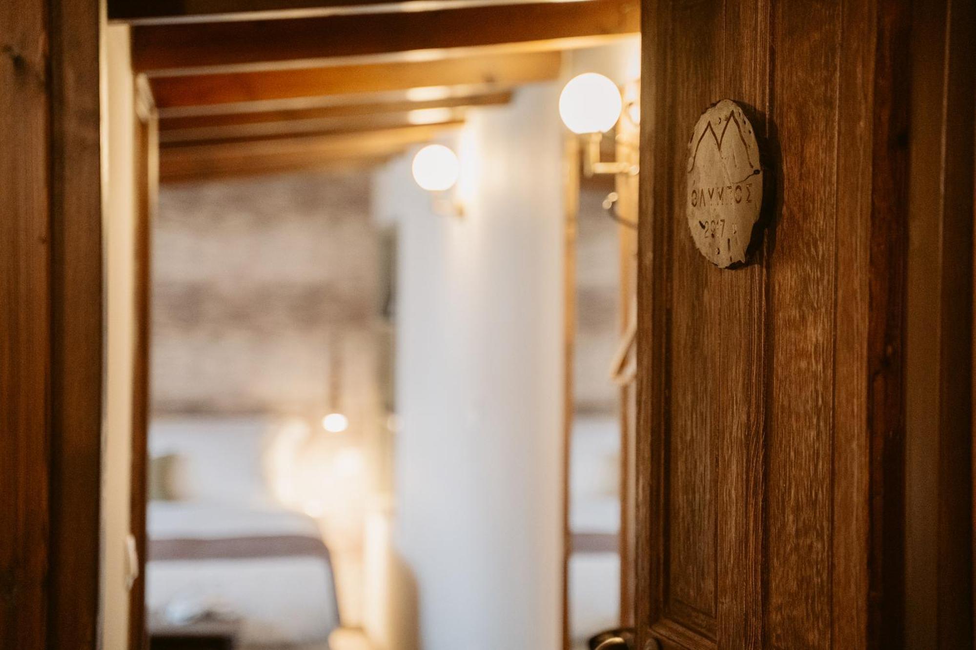 Afanos Guesthouse Arachova Quarto foto