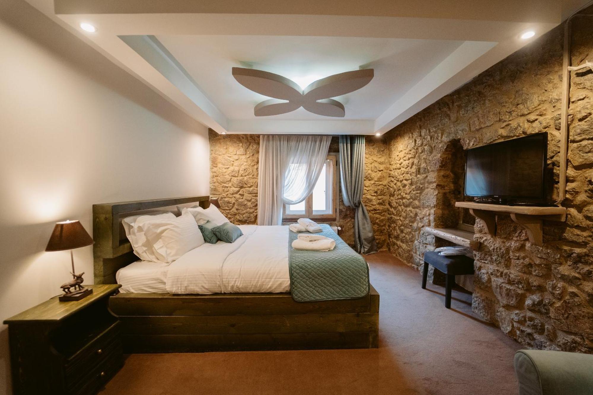 Afanos Guesthouse Arachova Quarto foto
